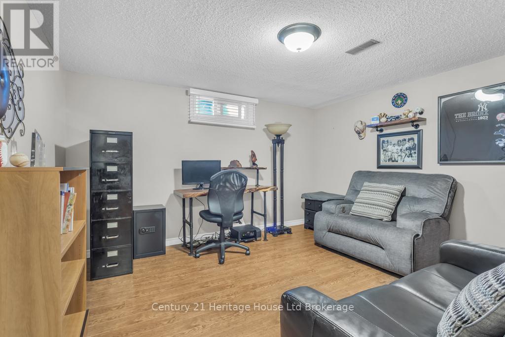 4 Demeyere Avenue, Tillsonburg, Ontario  N4G 4V5 - Photo 21 - X12440820