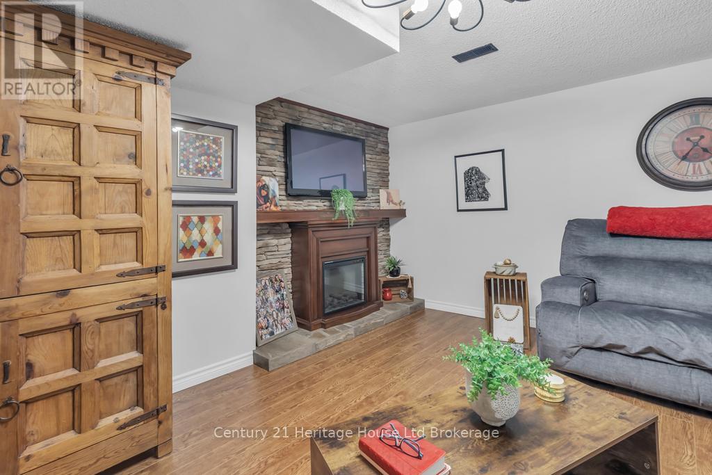 4 Demeyere Avenue, Tillsonburg, Ontario  N4G 4V5 - Photo 23 - X12440820