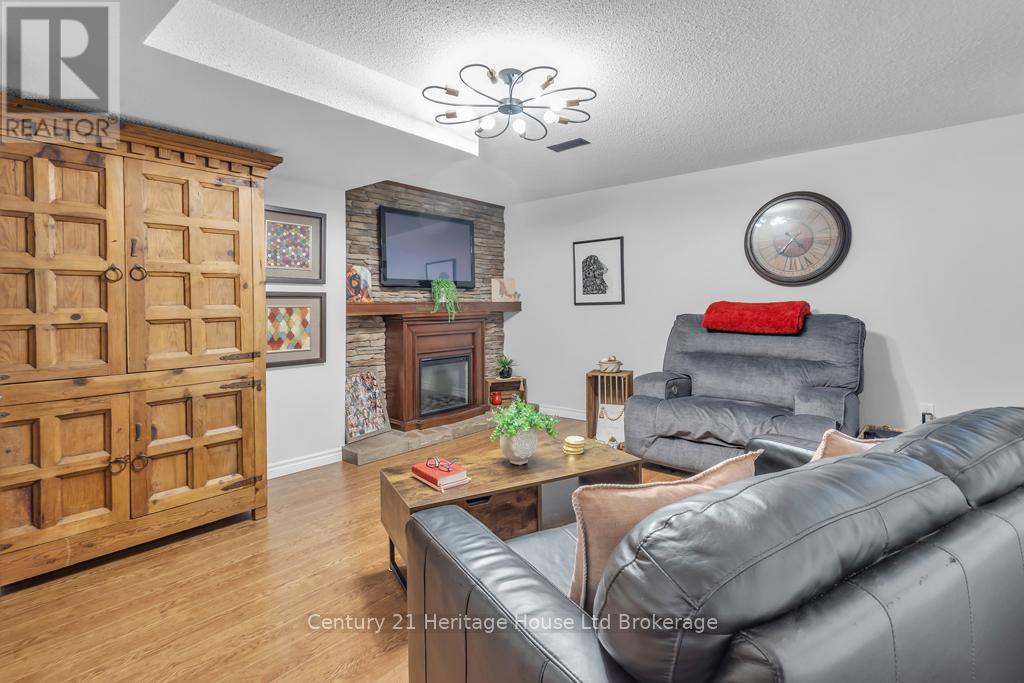 4 Demeyere Avenue, Tillsonburg, Ontario  N4G 4V5 - Photo 26 - X12440820