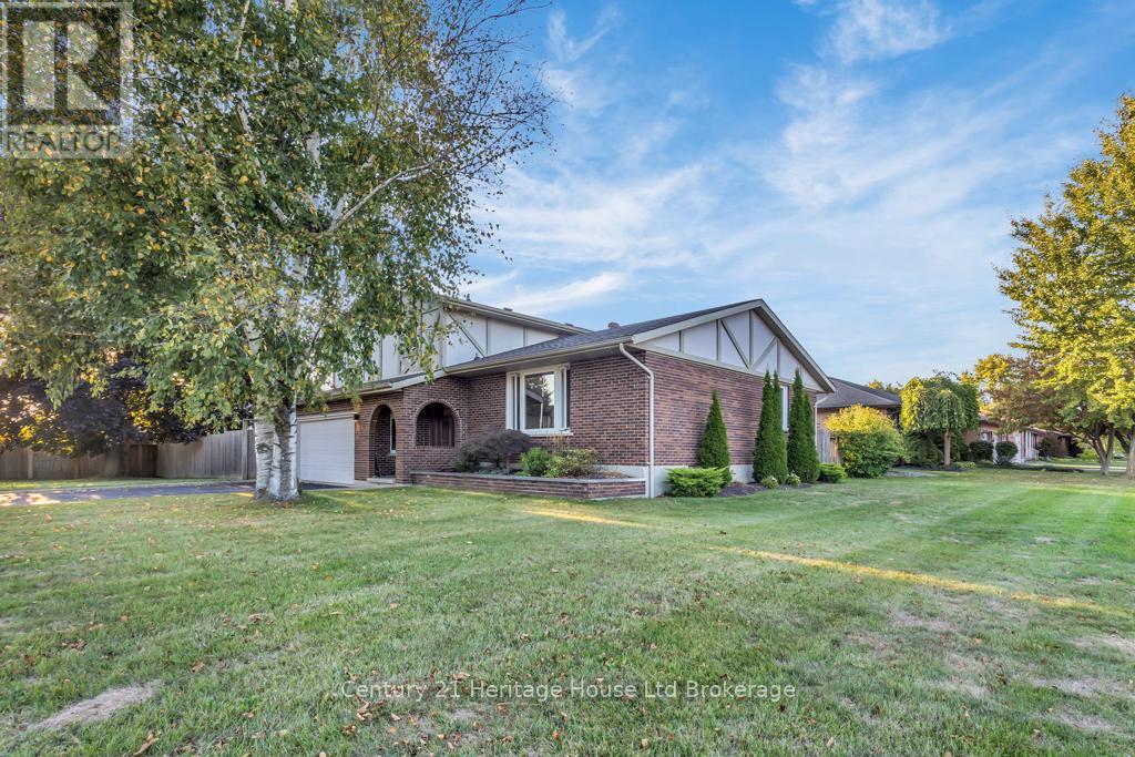 4 Demeyere Avenue, Tillsonburg, Ontario  N4G 4V5 - Photo 36 - X12440820