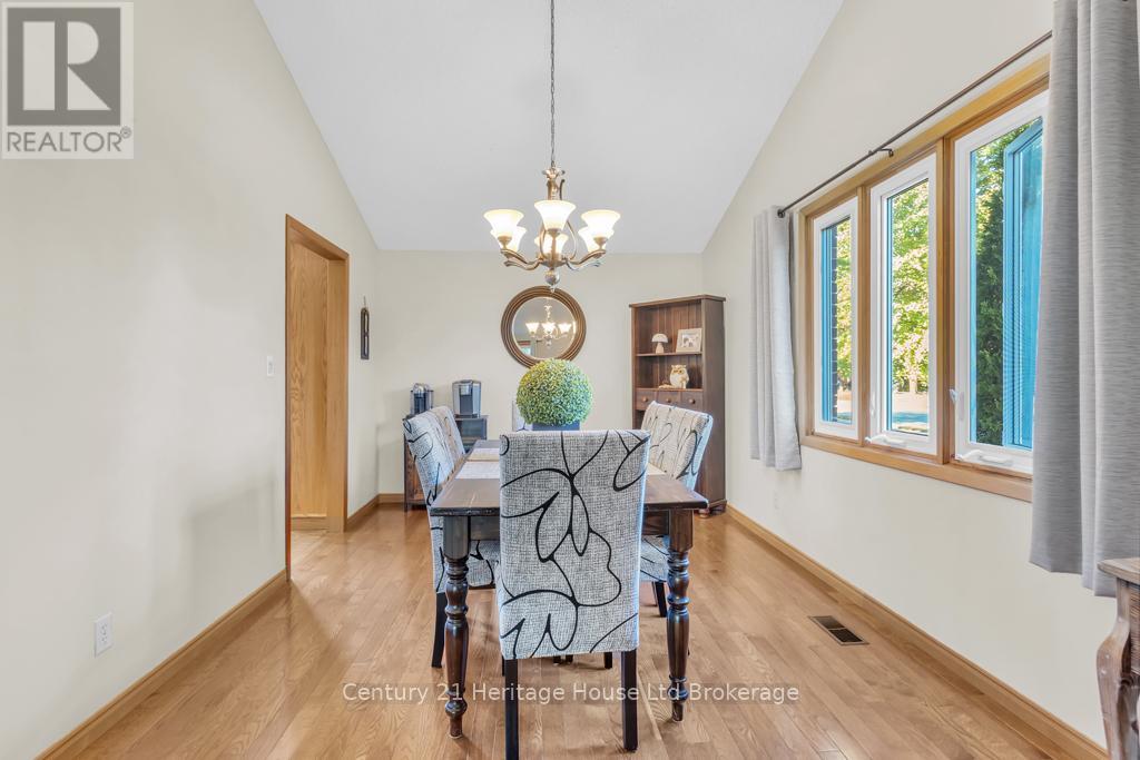 4 Demeyere Avenue, Tillsonburg, Ontario  N4G 4V5 - Photo 4 - X12440820