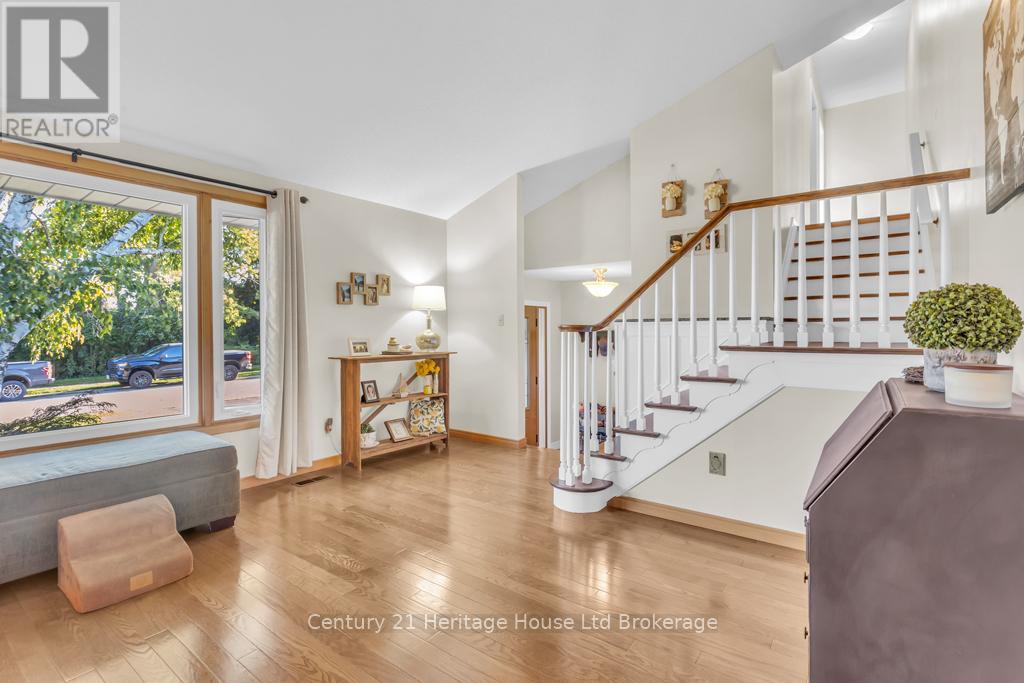 4 Demeyere Avenue, Tillsonburg, Ontario  N4G 4V5 - Photo 5 - X12440820