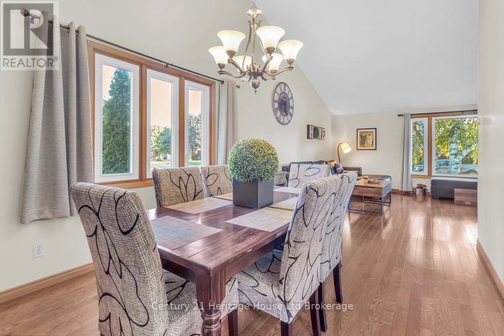 4 Demeyere Avenue, Tillsonburg, Ontario  N4G 4V5 - Photo 6 - X12440820