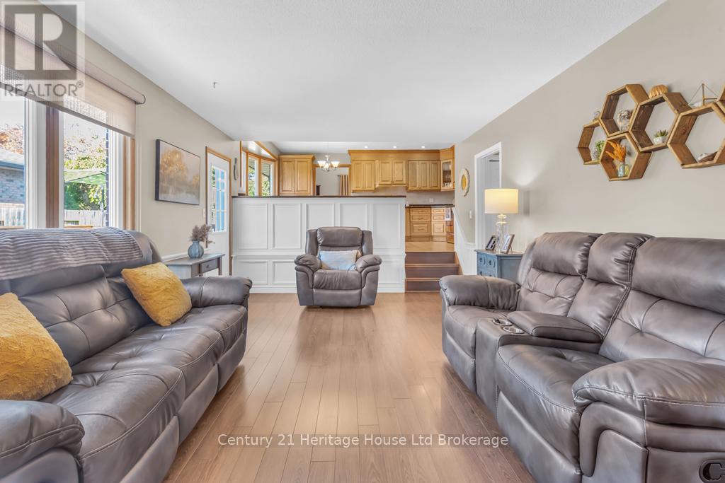 4 Demeyere Avenue, Tillsonburg, Ontario  N4G 4V5 - Photo 8 - X12440820