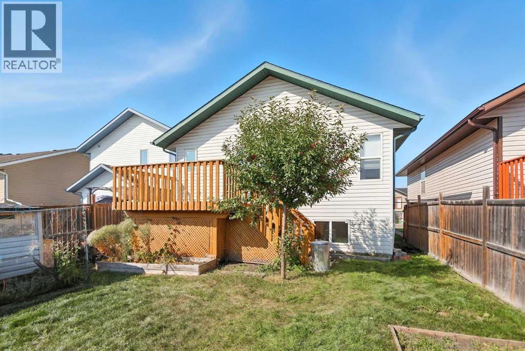 140 Lanterman Close, Red Deer, Alberta  T4R 3N8 - Photo 2 - A2254848