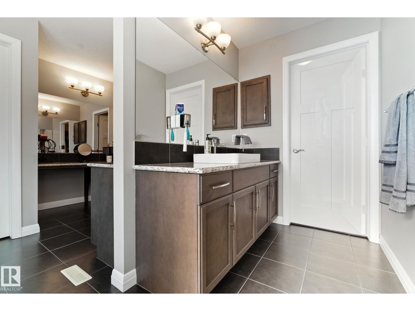 3875 Agar Green Sw, Edmonton, Alberta  T6W 2G3 - Photo 32 - E4453157