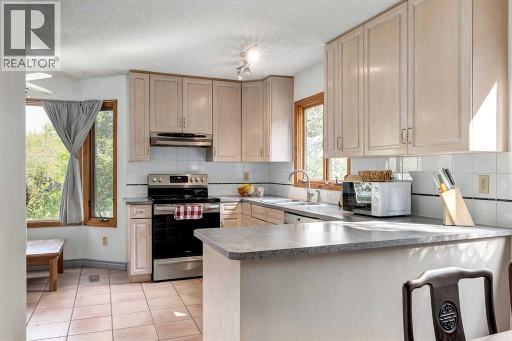 7103 Hunterwood Road Nw, Calgary, Alberta  T2K 4J5 - Photo 10 - A2250804
