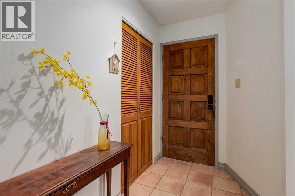 7103 Hunterwood Road Nw, Calgary, Alberta  T2K 4J5 - Photo 2 - A2250804