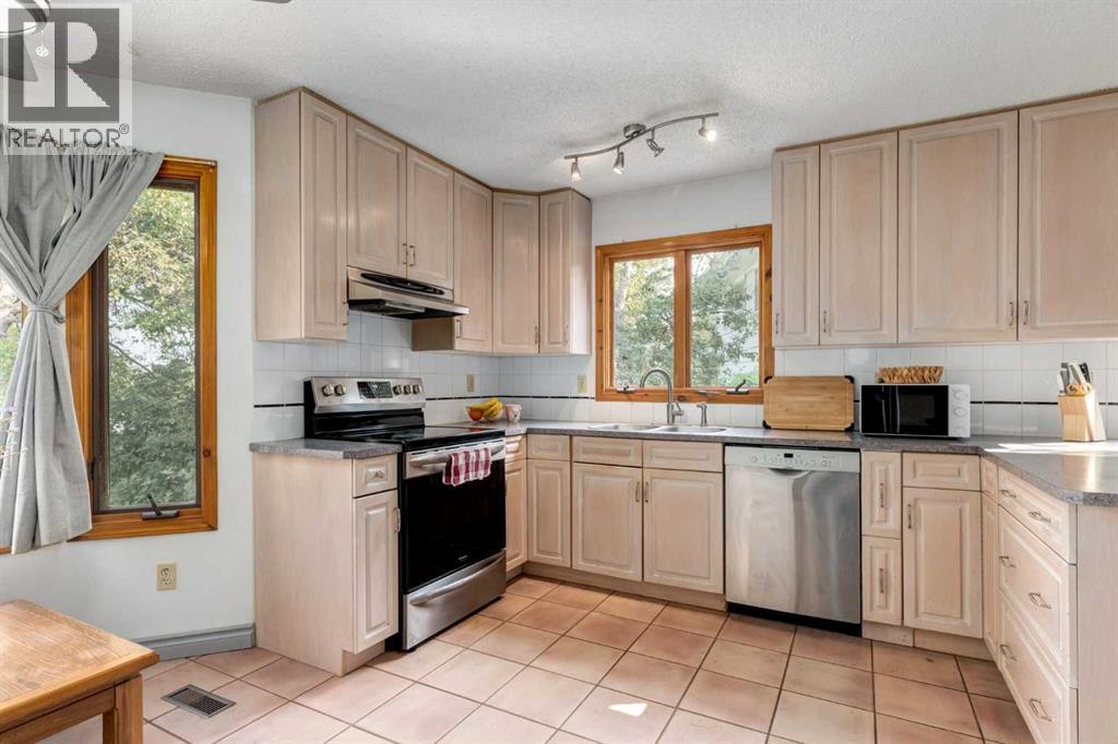 7103 Hunterwood Road Nw, Calgary, Alberta  T2K 4J5 - Photo 6 - A2250804