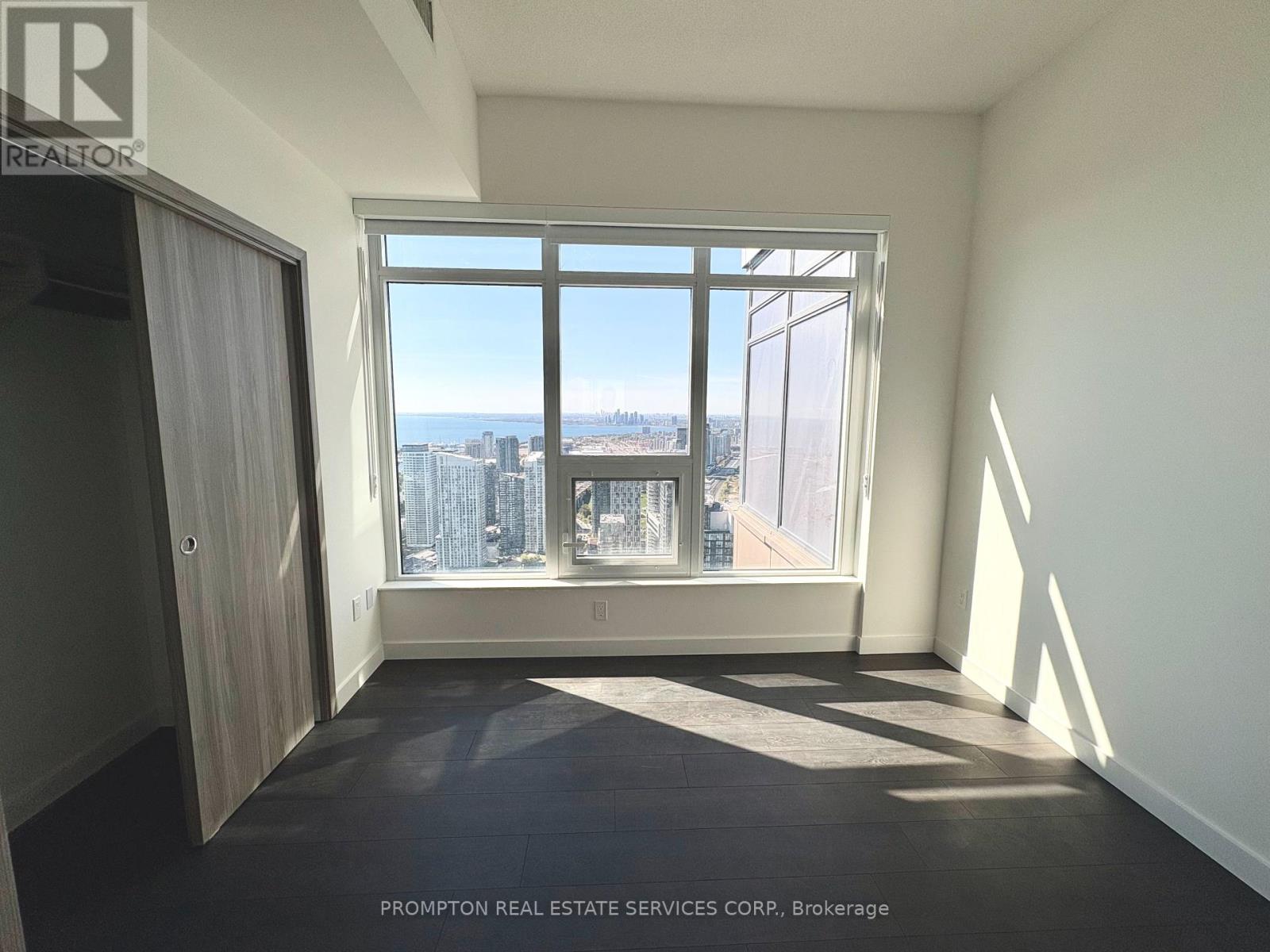 6107 - 3 Concord Cityplace Way, Toronto, Ontario  M5V 0X4 - Photo 6 - C12440809