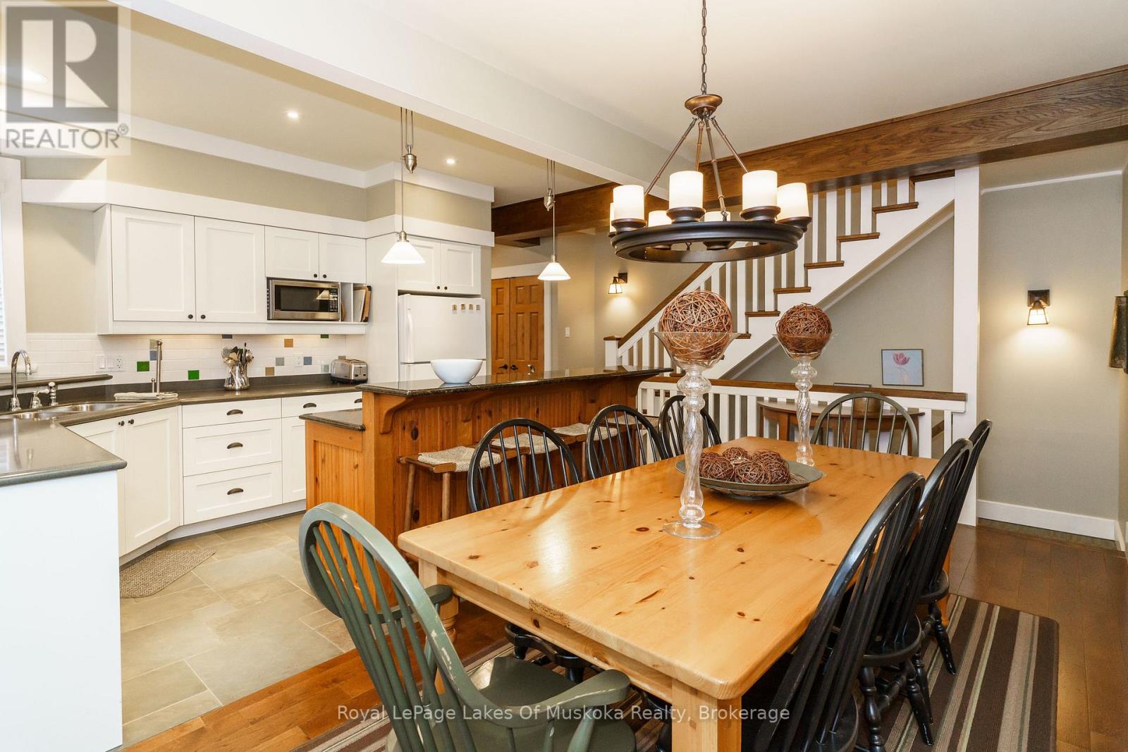 Villa 1, Week 7 - 1020 Birch Glen Road, Lake Of Bays, Ontario  P0B 1A0 - Photo 3 - X12440950