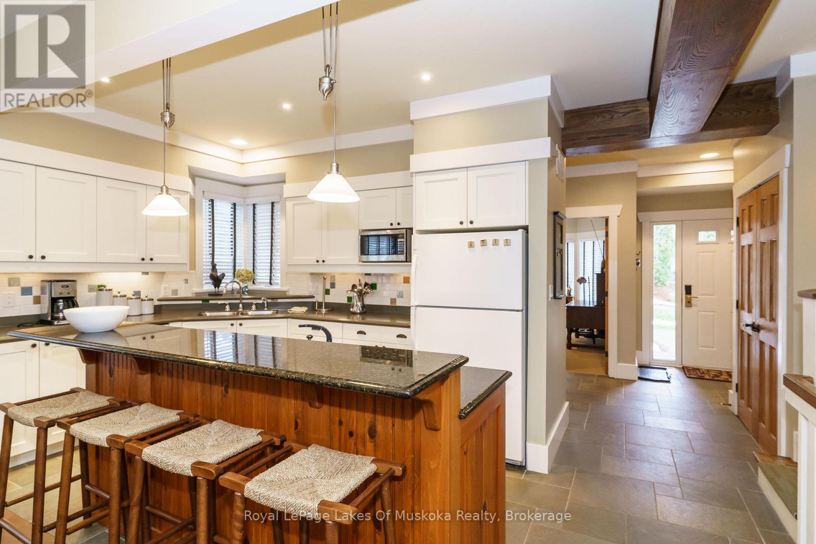 Villa 1, Week 7 - 1020 Birch Glen Road, Lake Of Bays, Ontario  P0B 1A0 - Photo 7 - X12440950