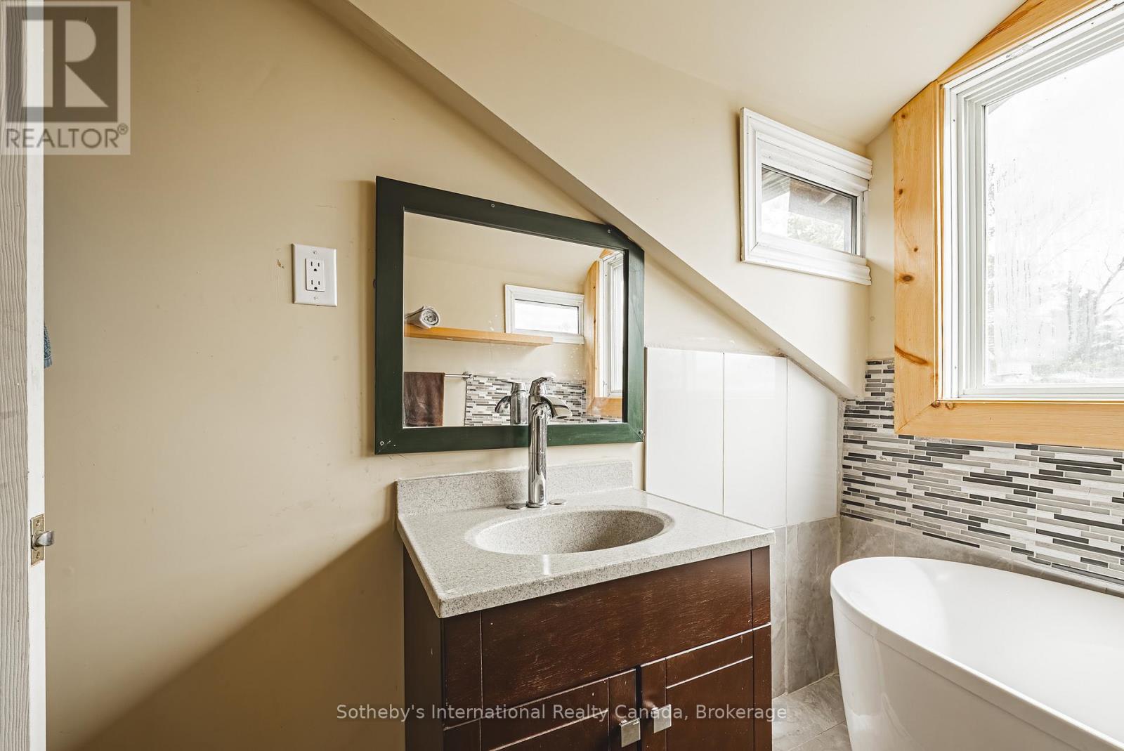 1680 Old Brock Street, Norfolk, Ontario  N0E 1W0 - Photo 28 - X12440998