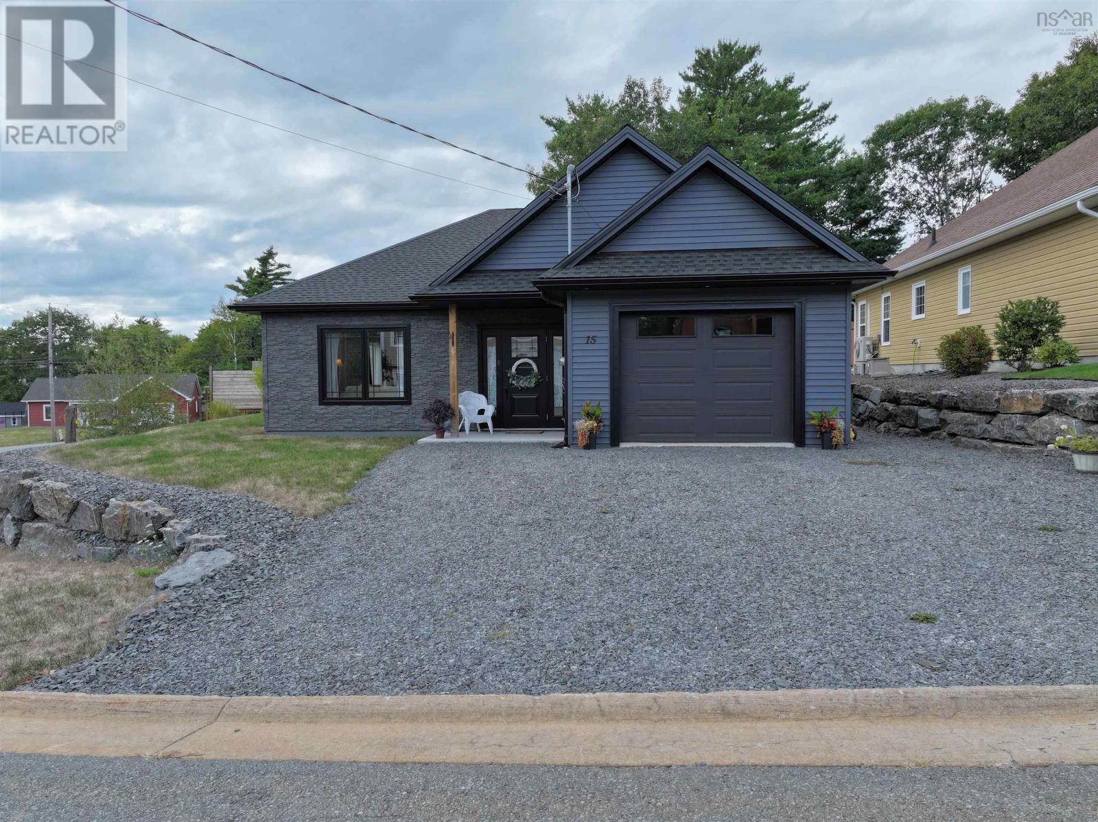 15 Dr Ernst Court, Bridgewater, Nova Scotia  B4V 9A3 - Photo 2 - 202523922
