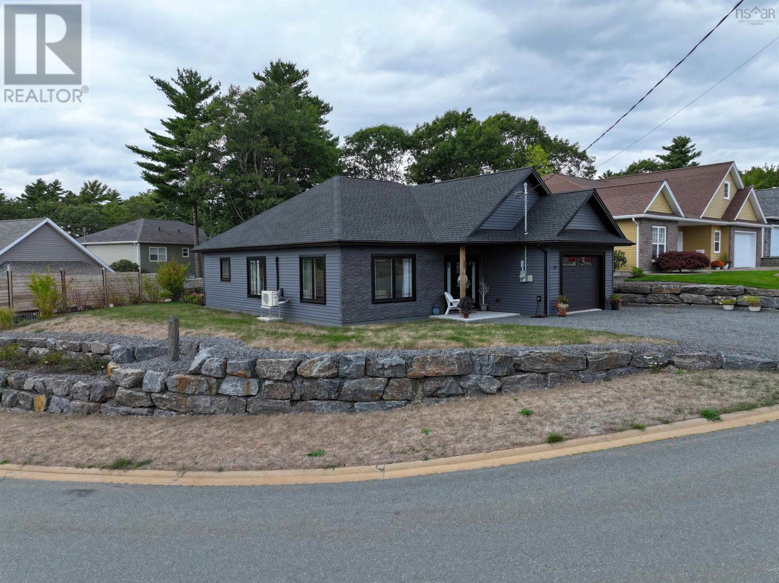 15 Dr Ernst Court, Bridgewater, Nova Scotia  B4V 9A3 - Photo 3 - 202523922