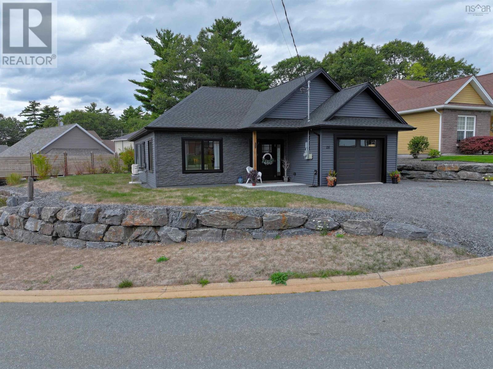 15 Dr Ernst Court, Bridgewater, Nova Scotia  B4V 9A3 - Photo 1 - 202523922