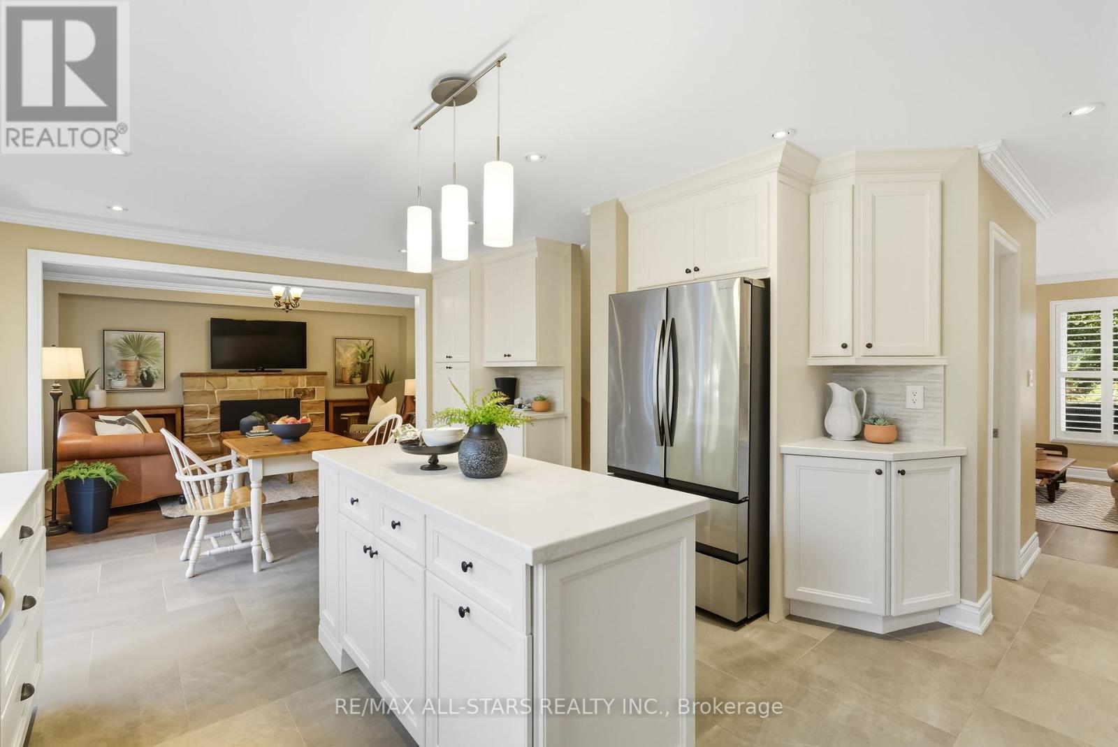 23 Bolton Drive, Uxbridge, Ontario  L9P 1A3 - Photo 9 - N12440808