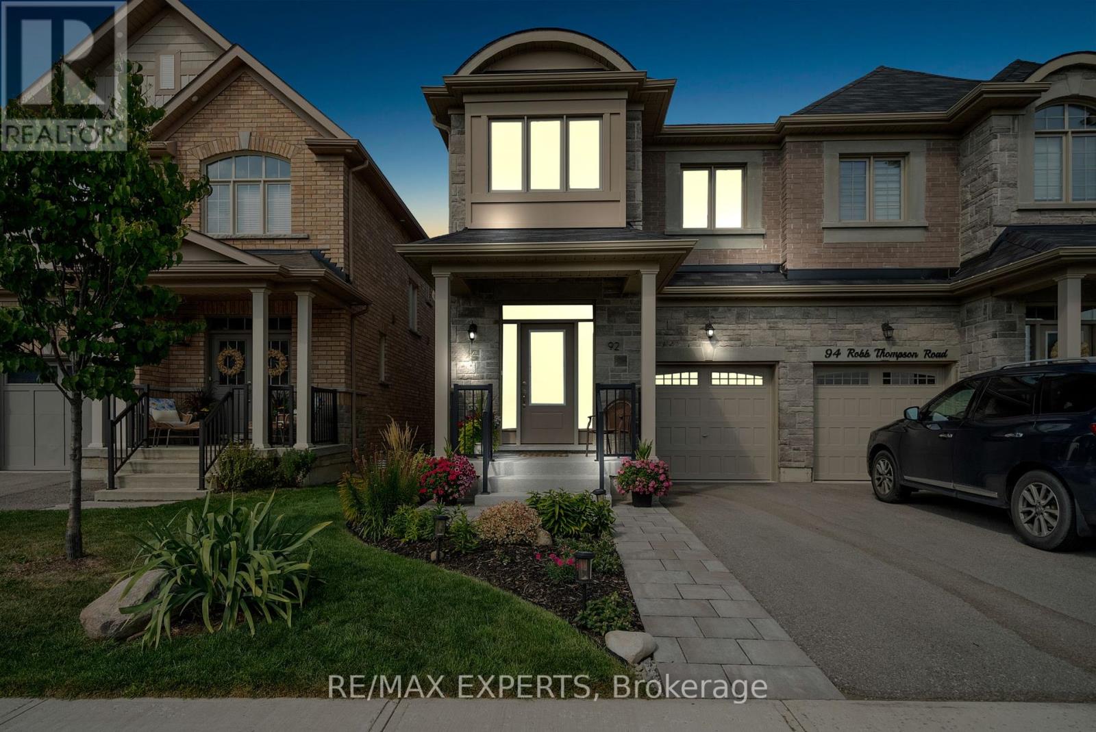 92 Robb Thomson Road, East Gwillimbury, Ontario  L0G 1M0 - Photo 1 - N12440823