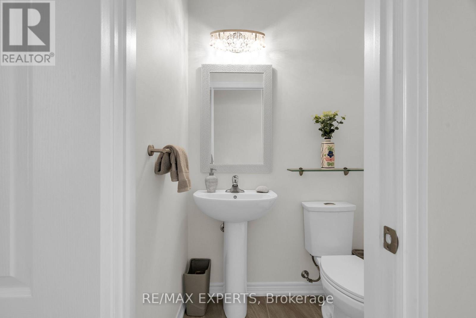 92 Robb Thomson Road, East Gwillimbury, Ontario  L0G 1M0 - Photo 10 - N12440823