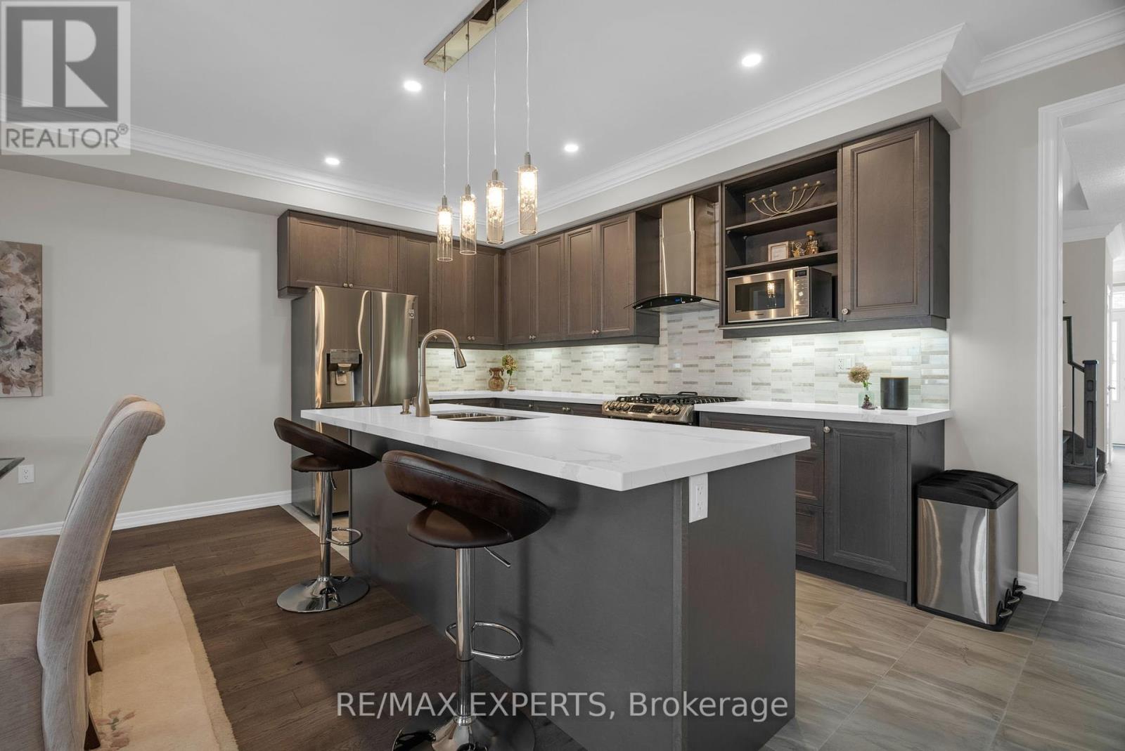 92 Robb Thomson Road, East Gwillimbury, Ontario  L0G 1M0 - Photo 18 - N12440823