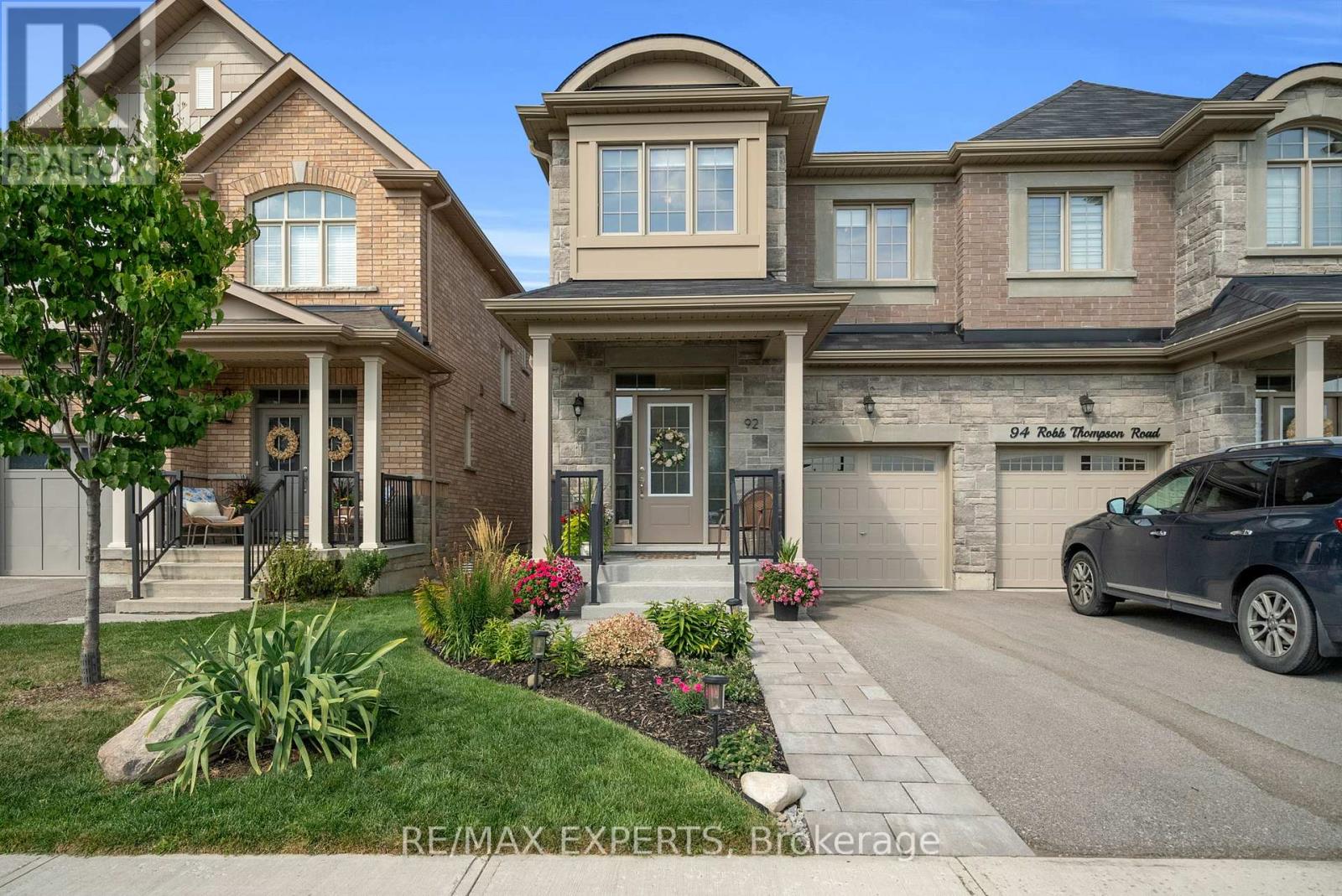 92 Robb Thomson Road, East Gwillimbury, Ontario  L0G 1M0 - Photo 3 - N12440823