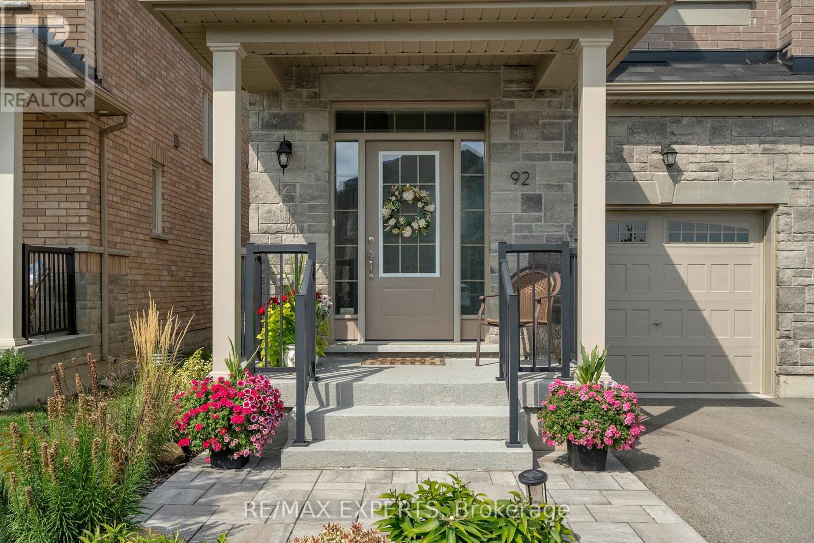 92 Robb Thomson Road, East Gwillimbury, Ontario  L0G 1M0 - Photo 5 - N12440823