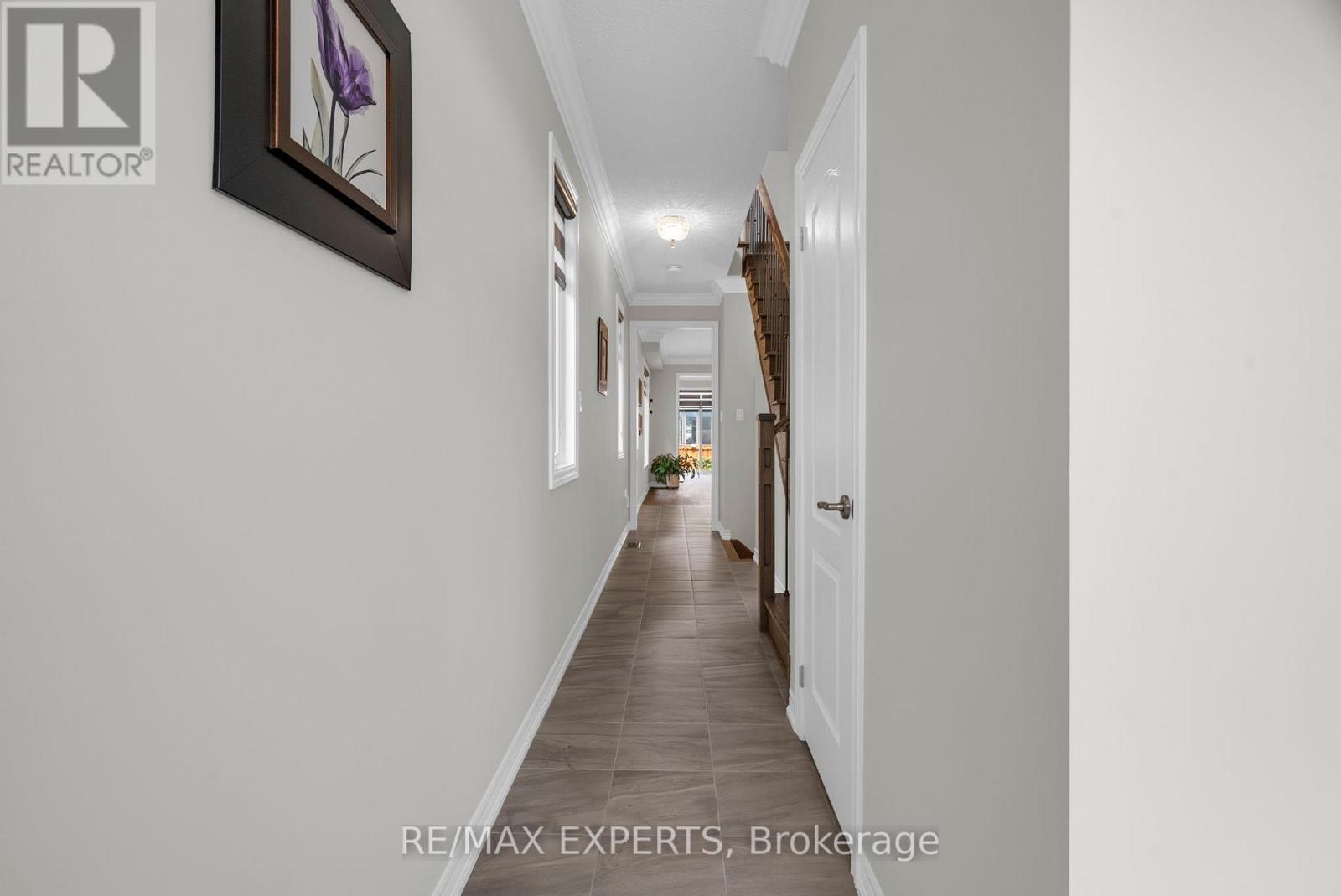 92 Robb Thomson Road, East Gwillimbury, Ontario  L0G 1M0 - Photo 6 - N12440823
