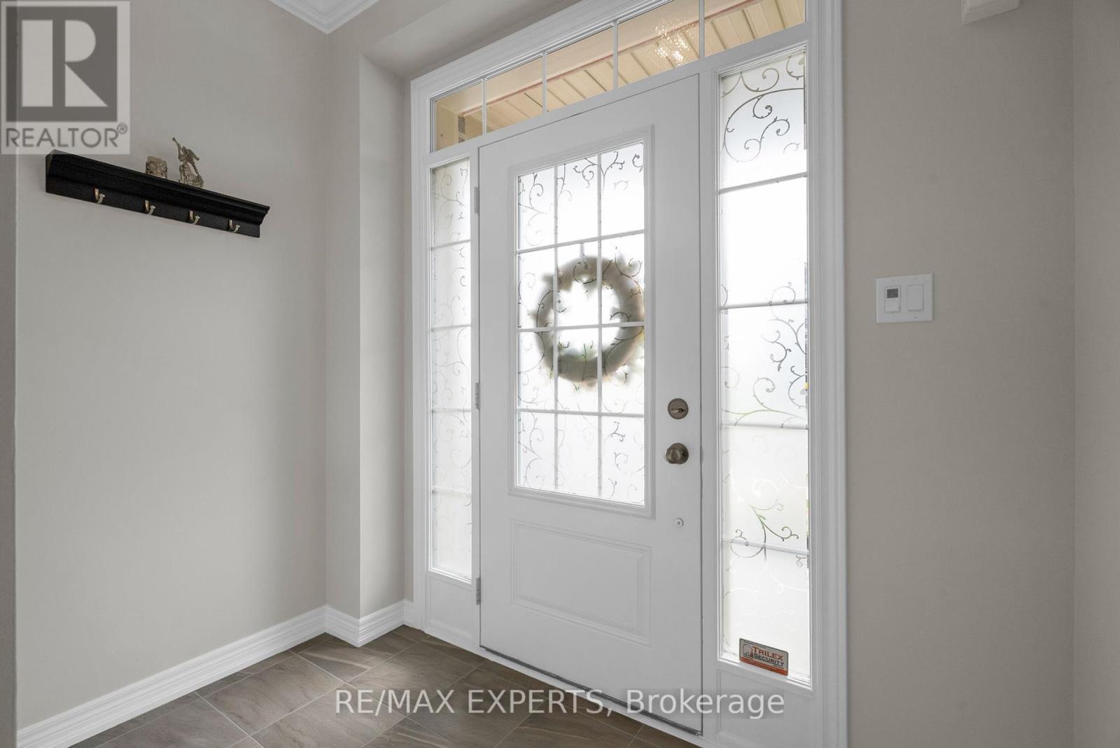 92 Robb Thomson Road, East Gwillimbury, Ontario  L0G 1M0 - Photo 7 - N12440823