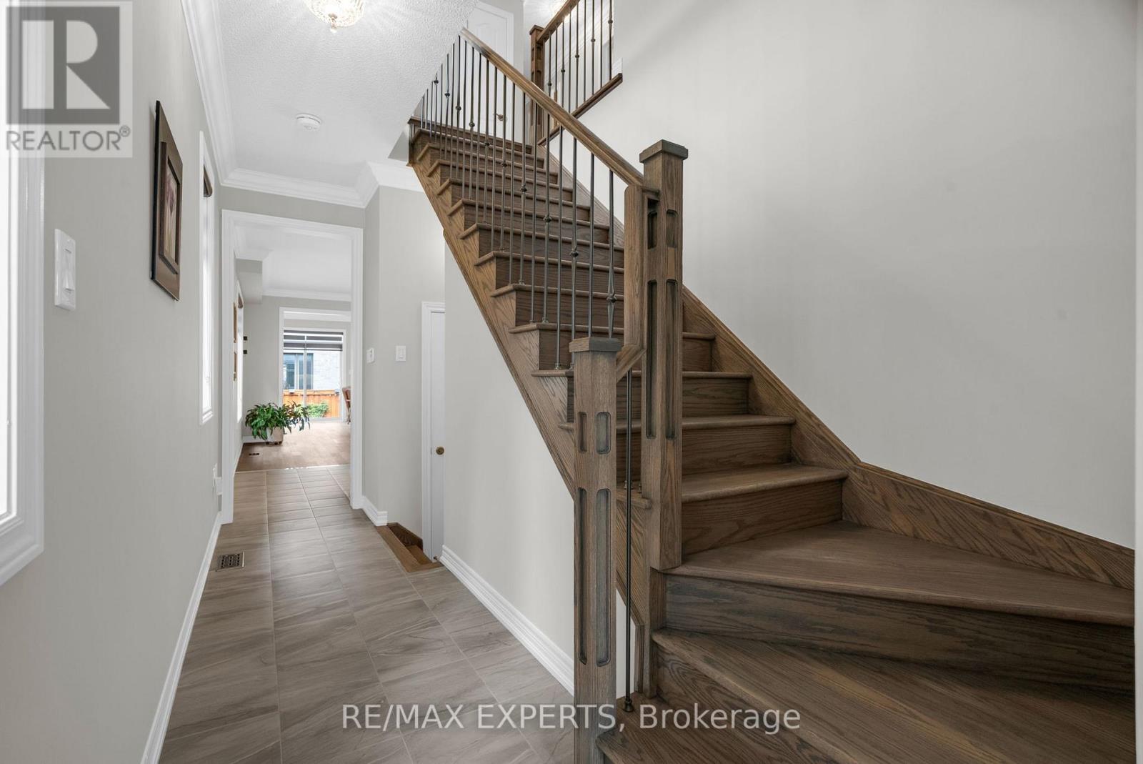 92 Robb Thomson Road, East Gwillimbury, Ontario  L0G 1M0 - Photo 8 - N12440823
