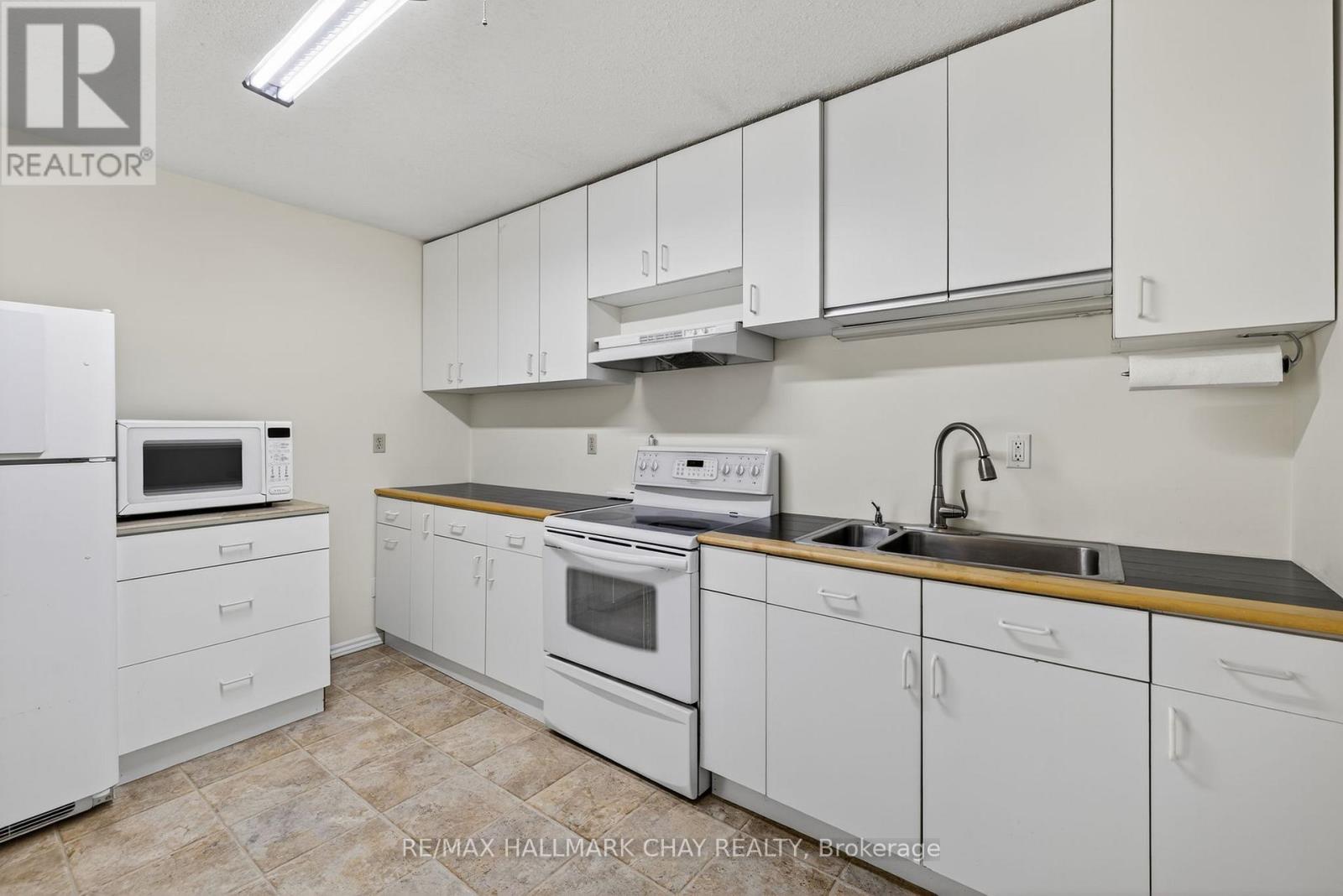 25992 Mccowan Road, Georgina, Ontario  L0E 1R0 - Photo 13 - N12440846
