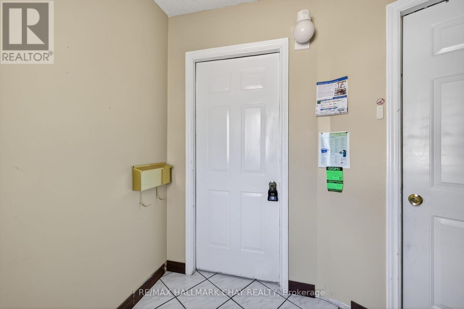 25992 Mccowan Road, Georgina, Ontario  L0E 1R0 - Photo 2 - N12440846