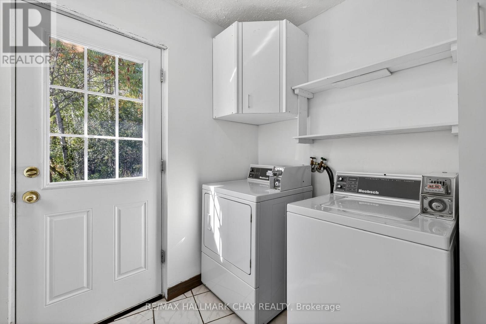 25992 Mccowan Road, Georgina, Ontario  L0E 1R0 - Photo 4 - N12440846