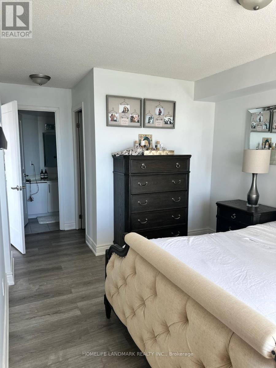 514 - 310 Red Maple Road W, Richmond Hill, Ontario  L4C 0T7 - Photo 3 - N12440859