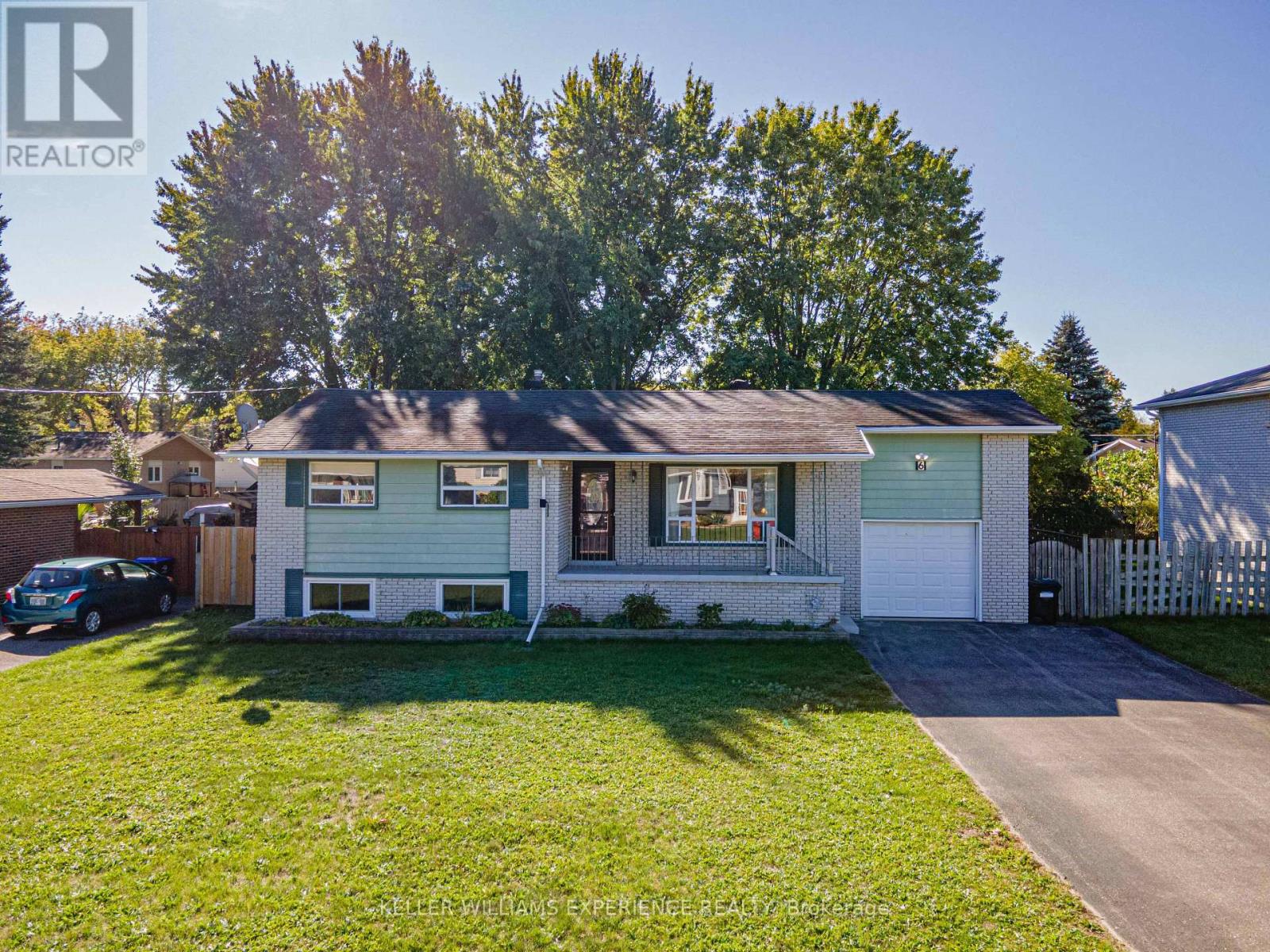 6 Sandsprings Crescent, Essa (Angus), Ontario  L0M 1B0 - Photo 1 - N12440864