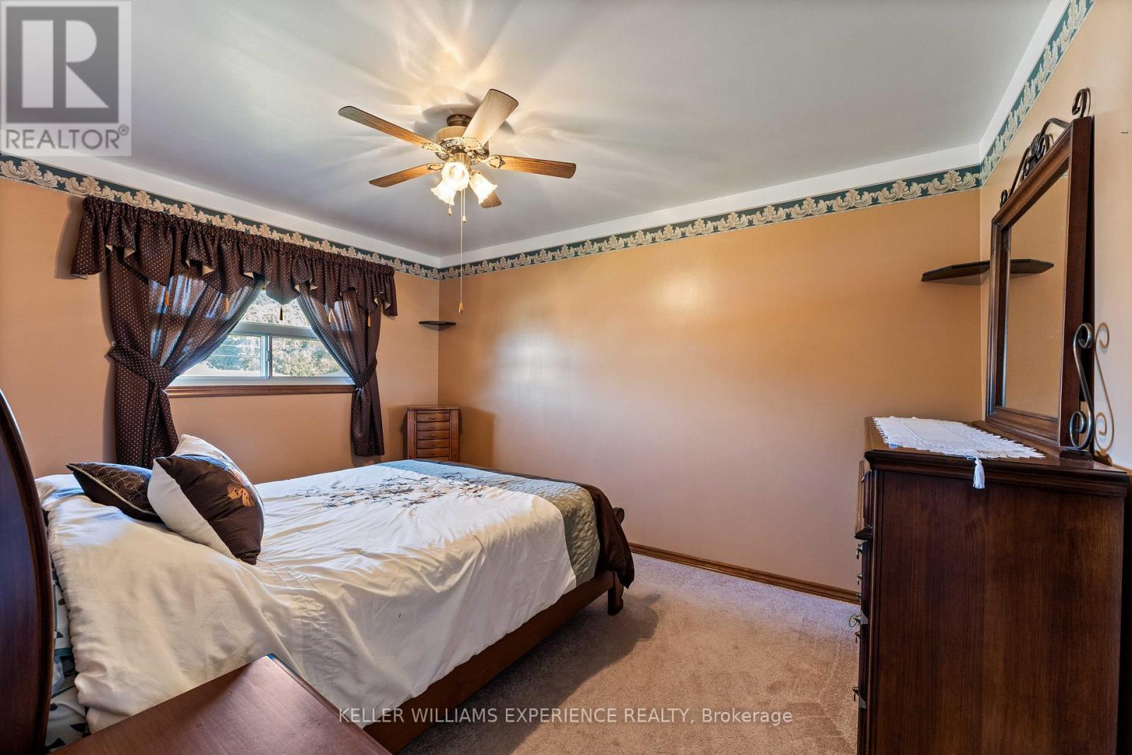 6 Sandsprings Crescent, Essa (Angus), Ontario  L0M 1B0 - Photo 11 - N12440864