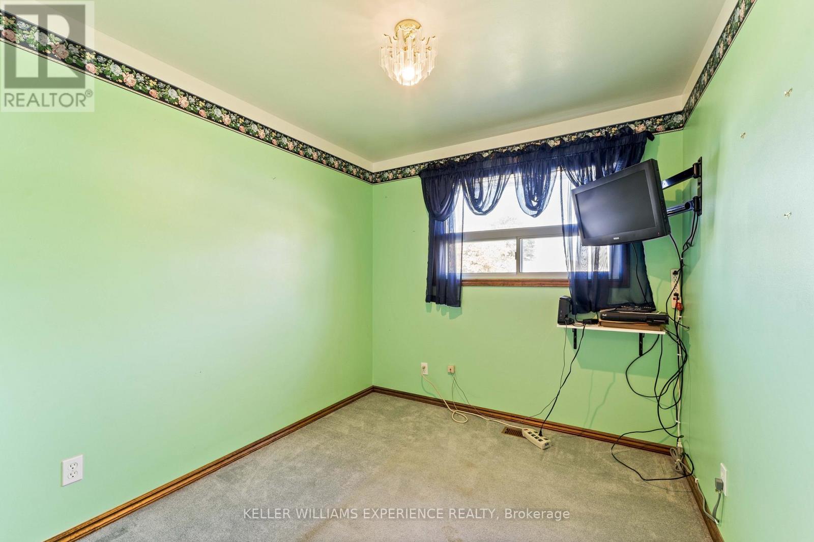 6 Sandsprings Crescent, Essa (Angus), Ontario  L0M 1B0 - Photo 13 - N12440864