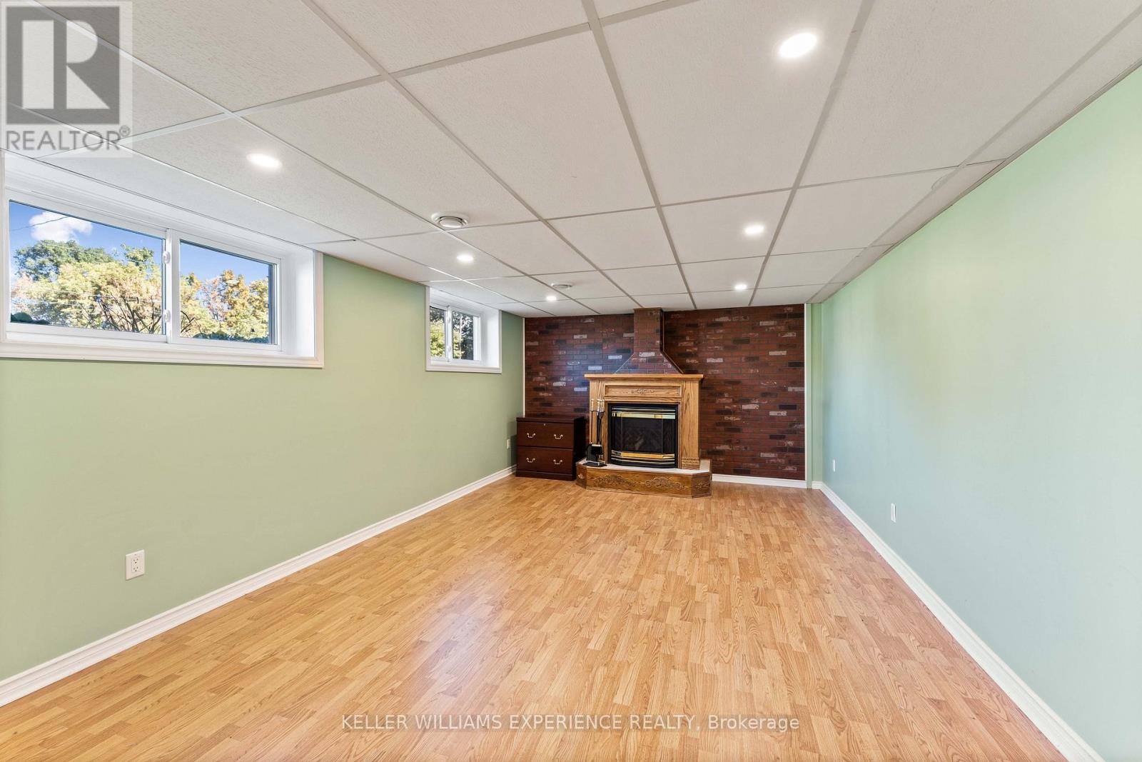 6 Sandsprings Crescent, Essa (Angus), Ontario  L0M 1B0 - Photo 19 - N12440864