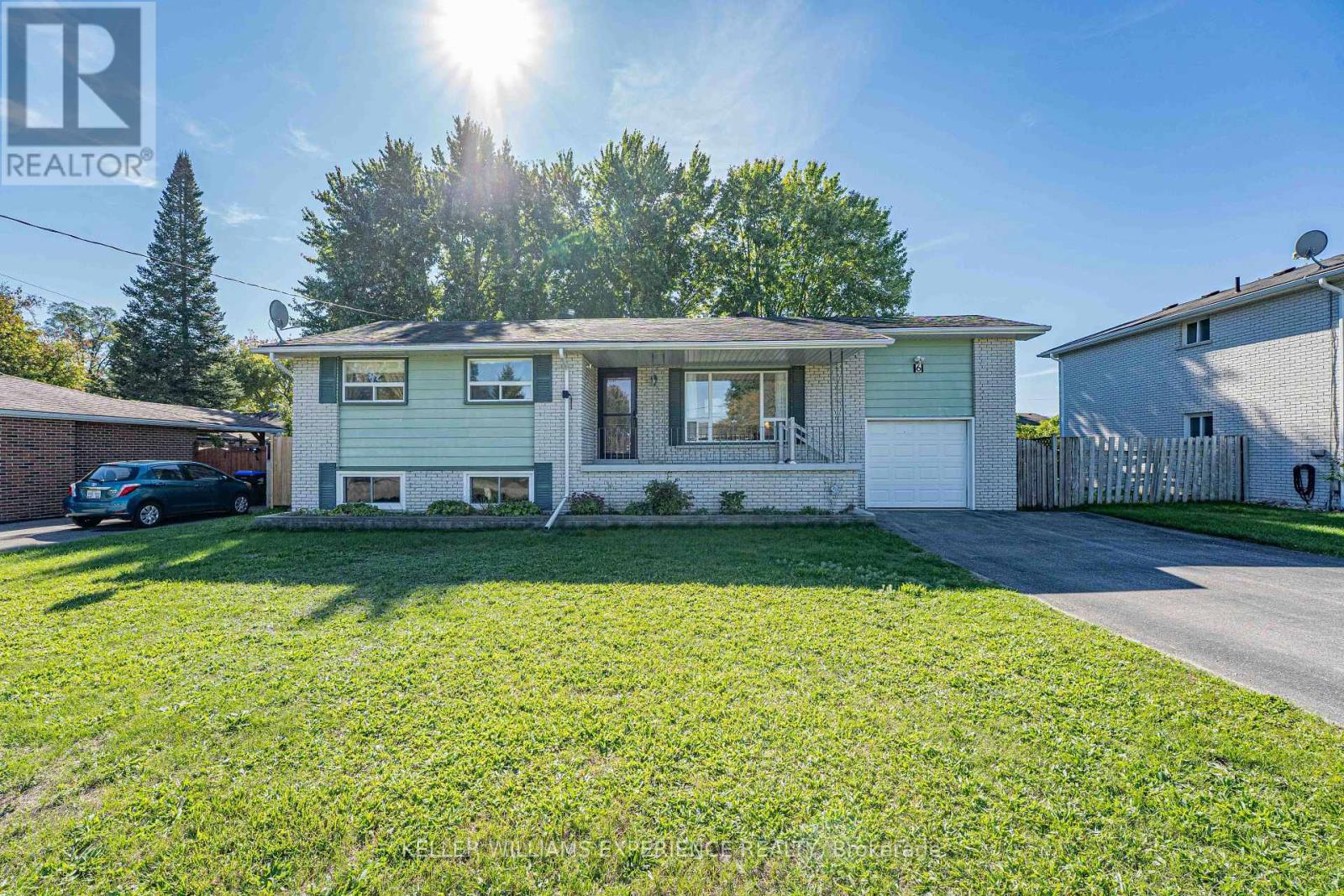 6 Sandsprings Crescent, Essa (Angus), Ontario  L0M 1B0 - Photo 2 - N12440864