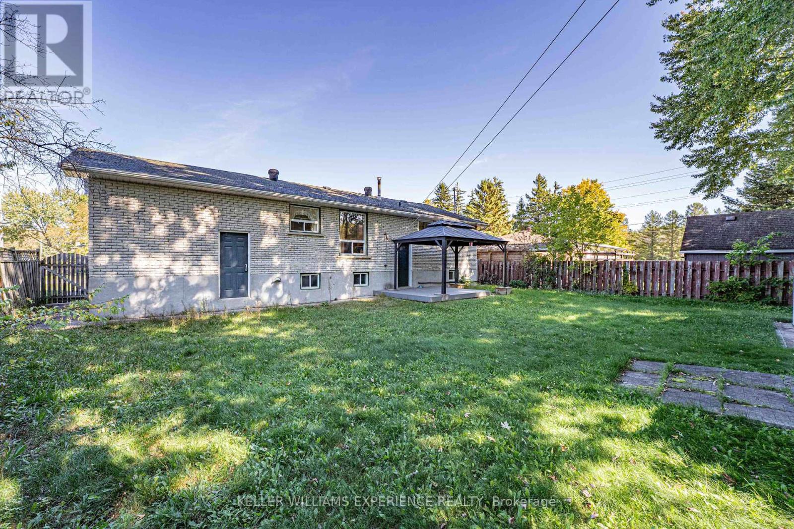 6 Sandsprings Crescent, Essa (Angus), Ontario  L0M 1B0 - Photo 22 - N12440864