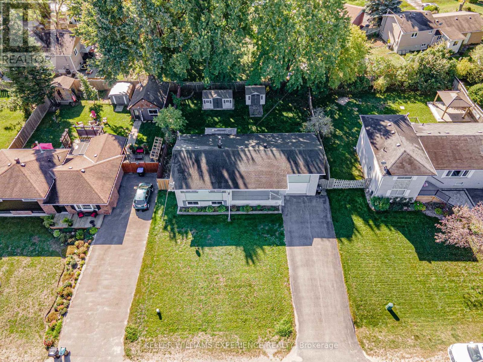 6 Sandsprings Crescent, Essa (Angus), Ontario  L0M 1B0 - Photo 3 - N12440864