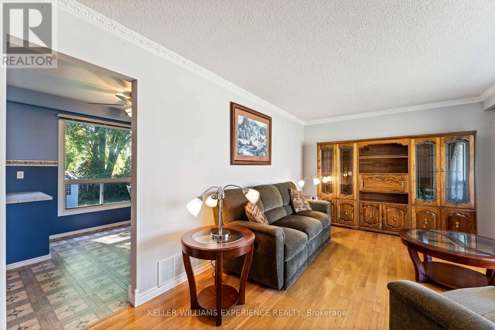 6 Sandsprings Crescent, Essa (Angus), Ontario  L0M 1B0 - Photo 4 - N12440864