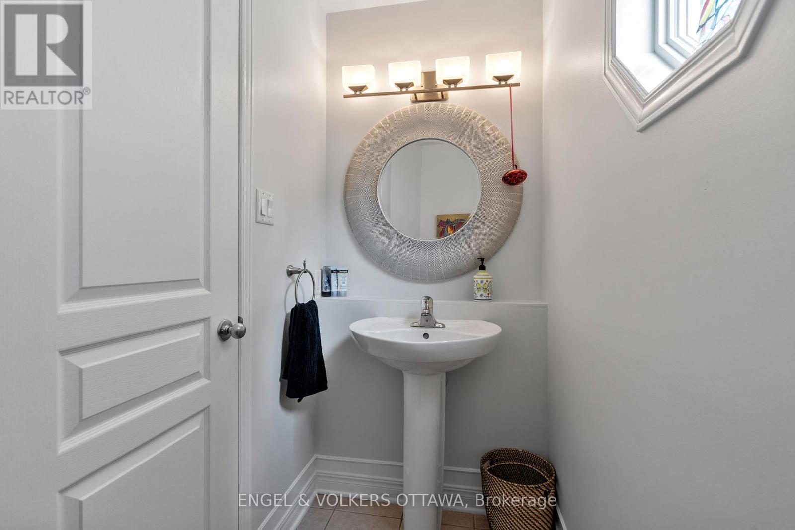 110 Encore Private, Ottawa, Ontario  K2E 0A2 - Photo 16 - X12440899