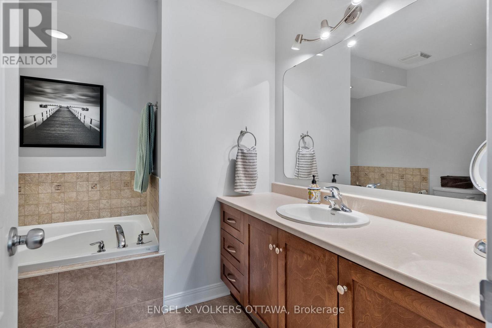 110 Encore Private, Ottawa, Ontario  K2E 0A2 - Photo 23 - X12440899