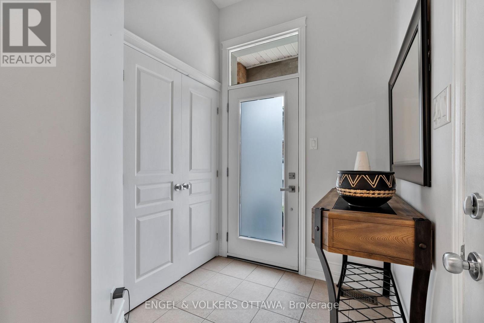 110 Encore Private, Ottawa, Ontario  K2E 0A2 - Photo 5 - X12440899