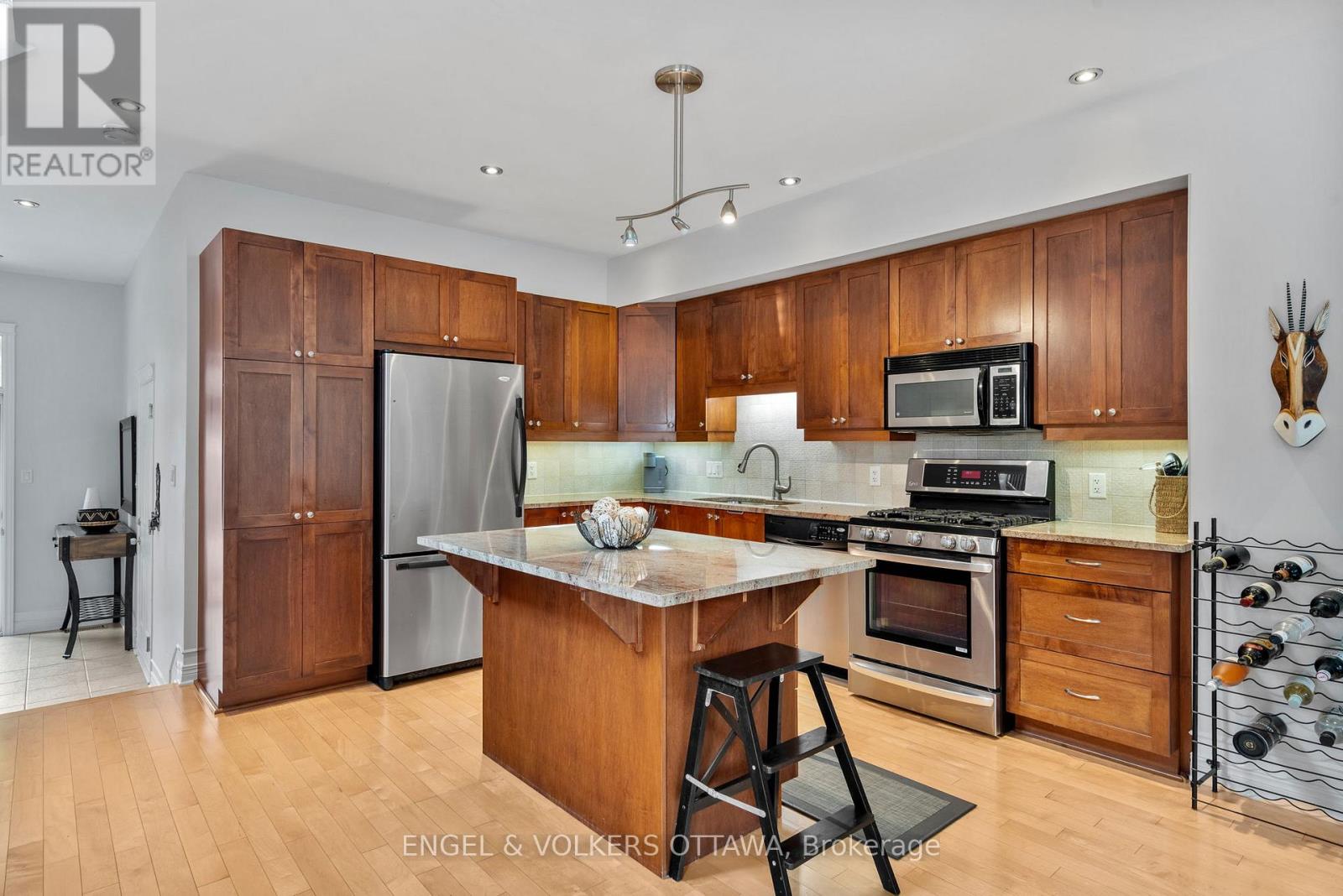 110 Encore Private, Ottawa, Ontario  K2E 0A2 - Photo 8 - X12440899