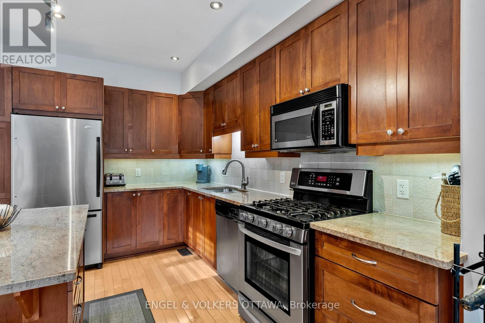 110 Encore Private, Ottawa, Ontario  K2E 0A2 - Photo 9 - X12440899