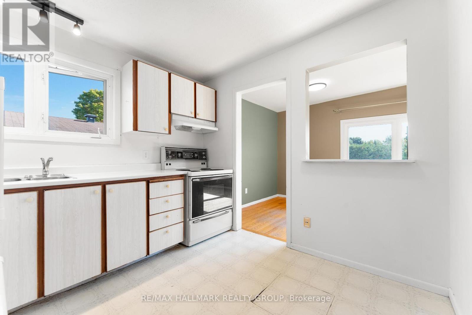 2437 Tupper Avenue, Ottawa, Ontario  K1G 1G6 - Photo 10 - X12440934