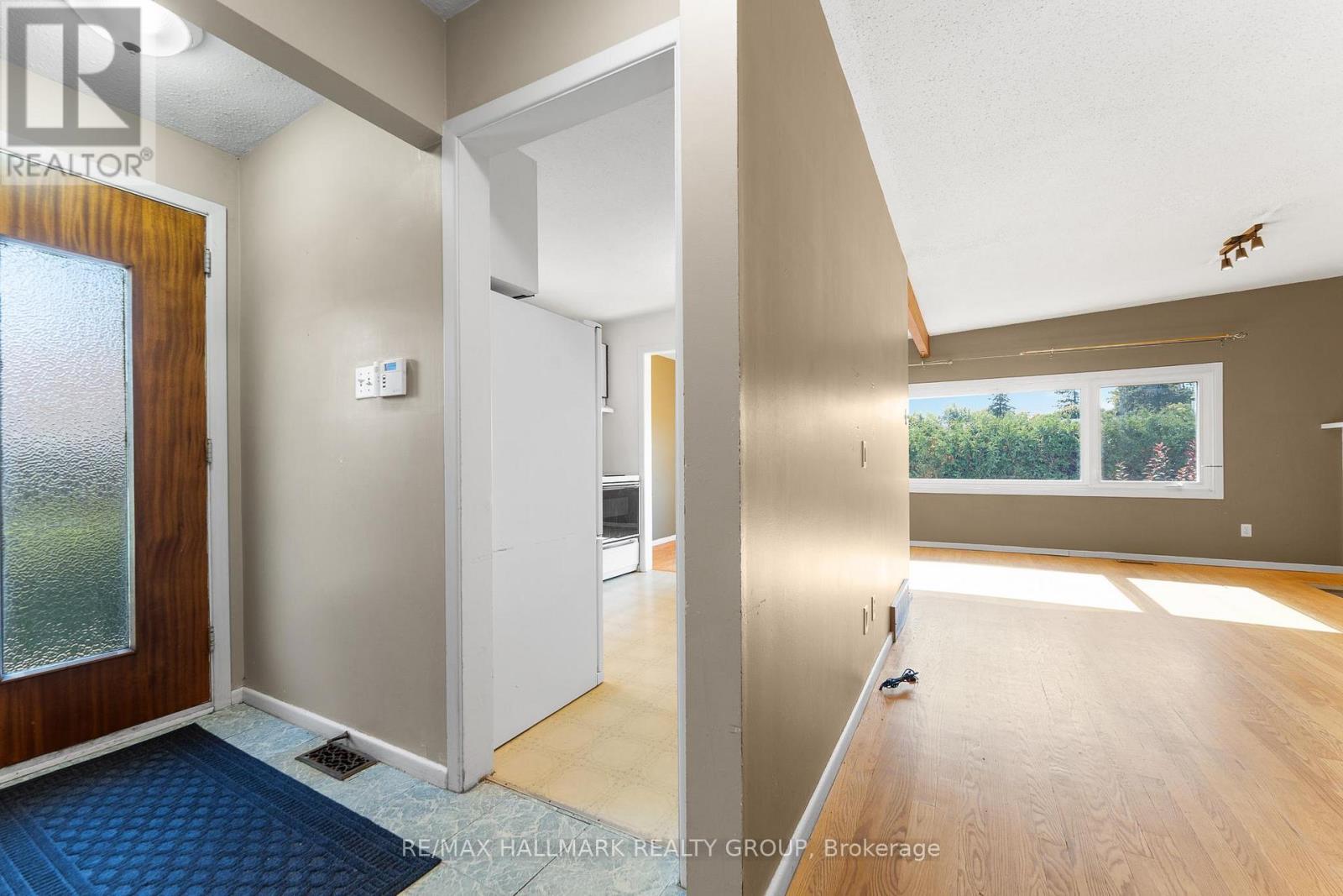 2437 Tupper Avenue, Ottawa, Ontario  K1G 1G6 - Photo 4 - X12440934