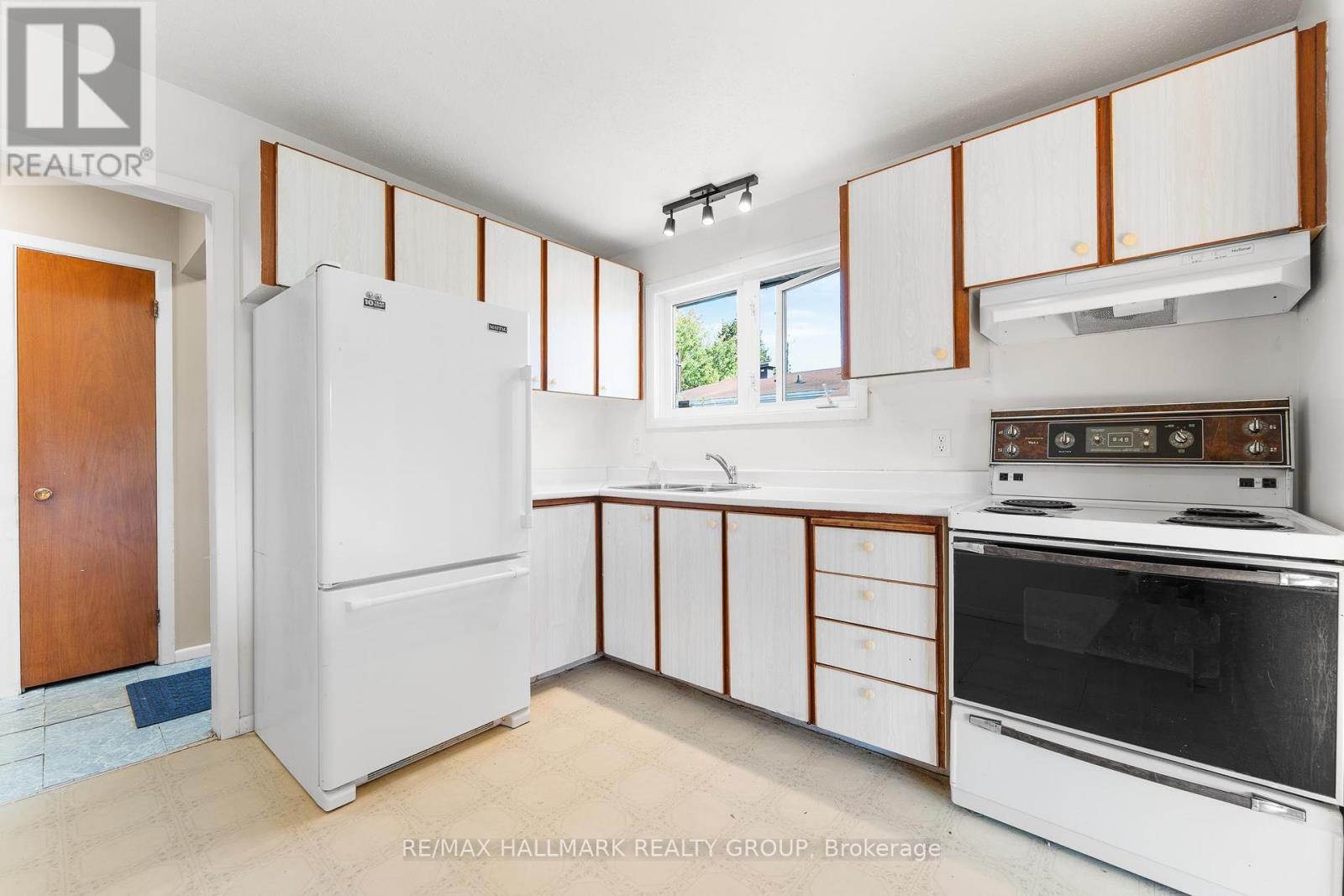 2437 Tupper Avenue, Ottawa, Ontario  K1G 1G6 - Photo 9 - X12440934