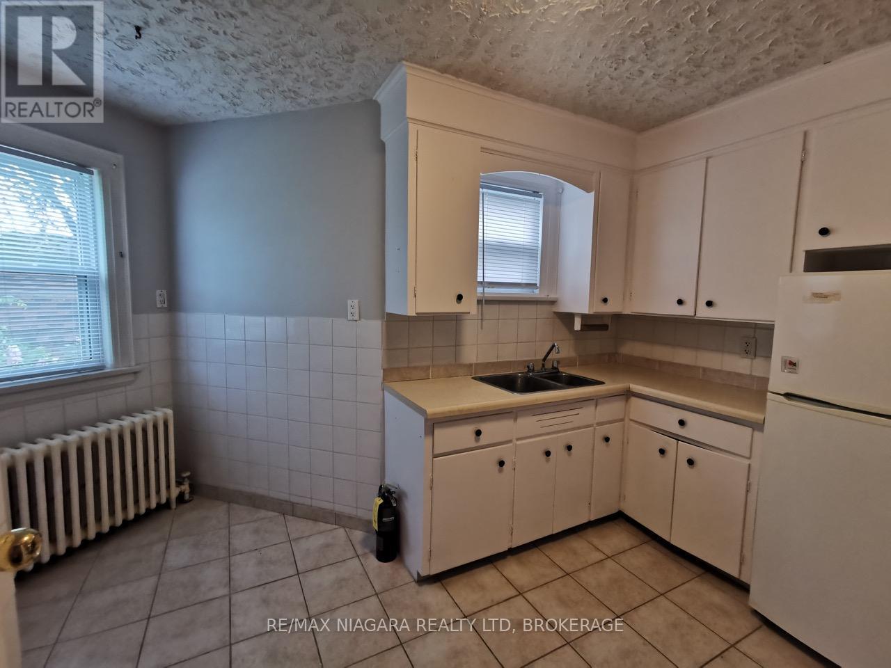 5078-5086 Fifth Avenue, Niagara Falls (Downtown), Ontario  L2E 4S5 - Photo 7 - X12440874